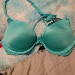 Front close Victoria's Secret bra